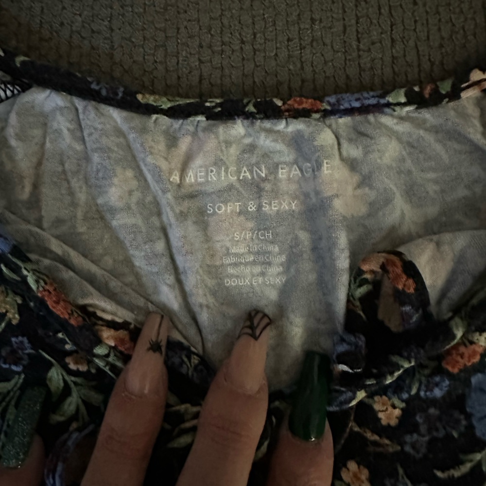 Small silky smooth American Eagle long sleeve